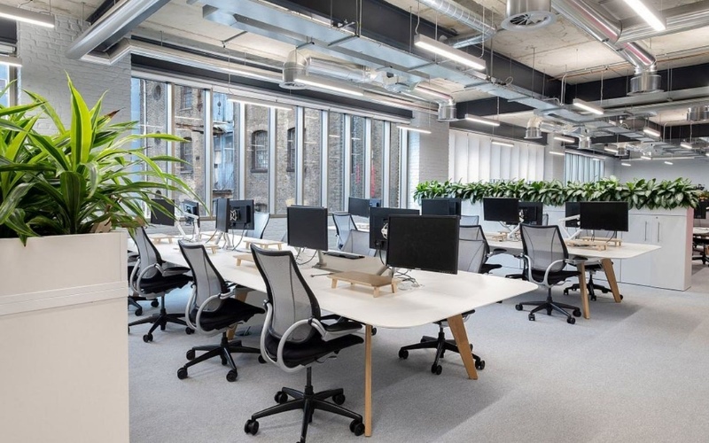 Tận dụng vách ngăn làm bồn cây xanh cho không gian