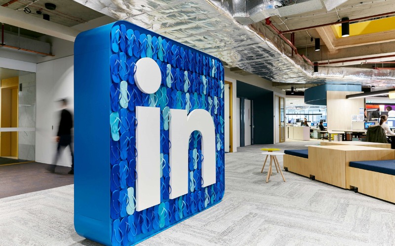 Cách thiết kế thương hiệu ấn tượng tại sảnh chờ của LinkedIn