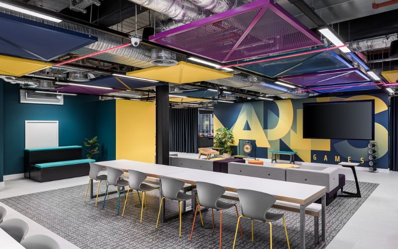 Thiết kế văn phòng 500m2 được bố trí đa dạng thiết bị công nghệ