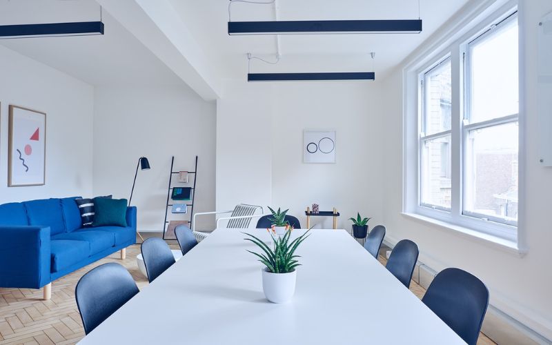 Sắp xếp bàn ghế phòng họp sao cho hợp lý