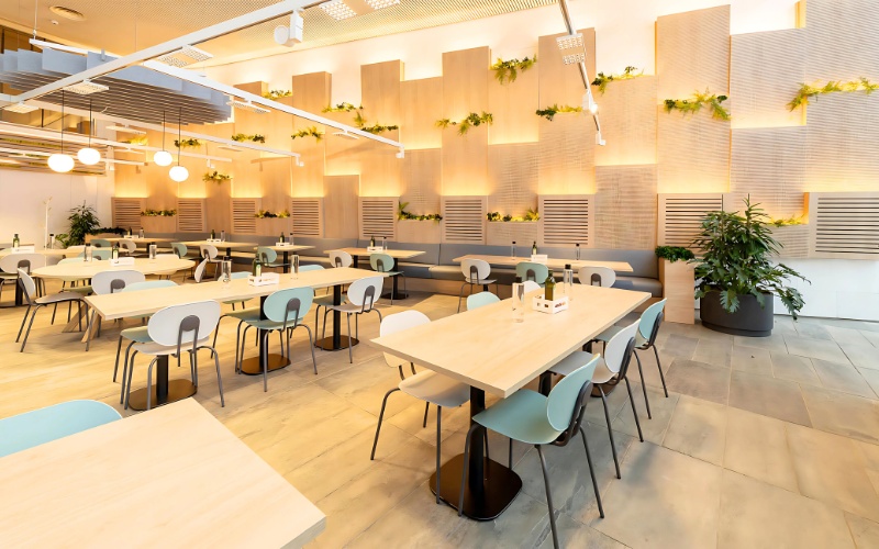 Thiết kế quán cafe văn phòng với nội thất gỗ