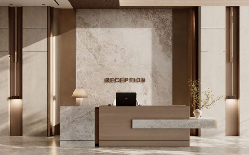 Quầy lễ tân doanh nghiệp được thiết kế bố cục khoa học, phù hợp nhu cầu tiếp khách hàng ngày