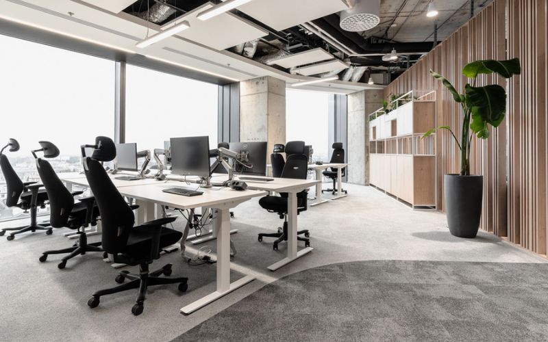 Không gian làm việc Minimalism tối ưu diện tích và ánh sáng tự nhiên